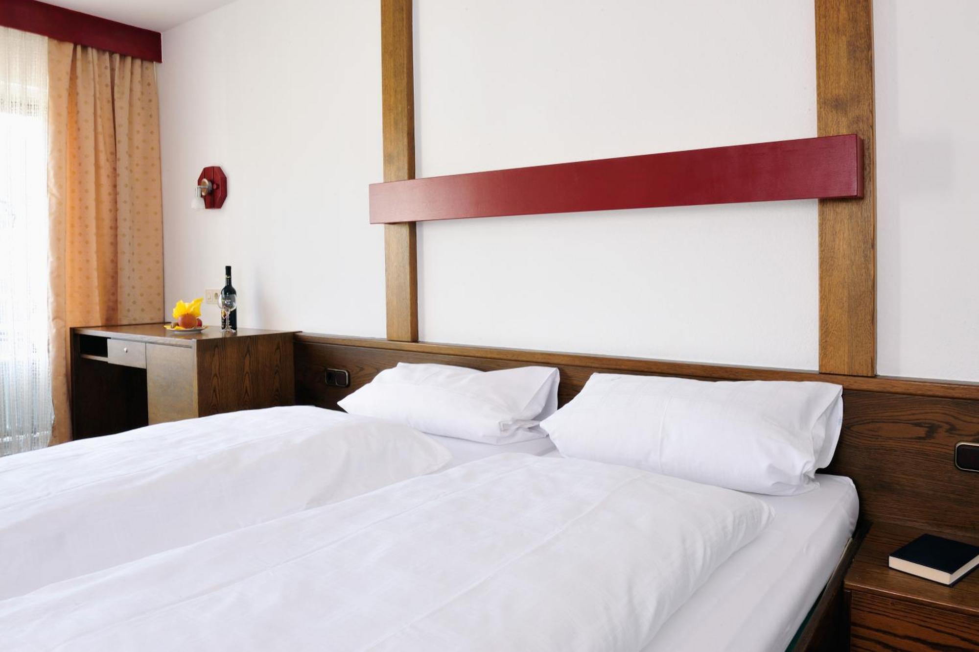 Ottenhofen im Schwarzwald Hotel Pflug מראה חיצוני תמונה