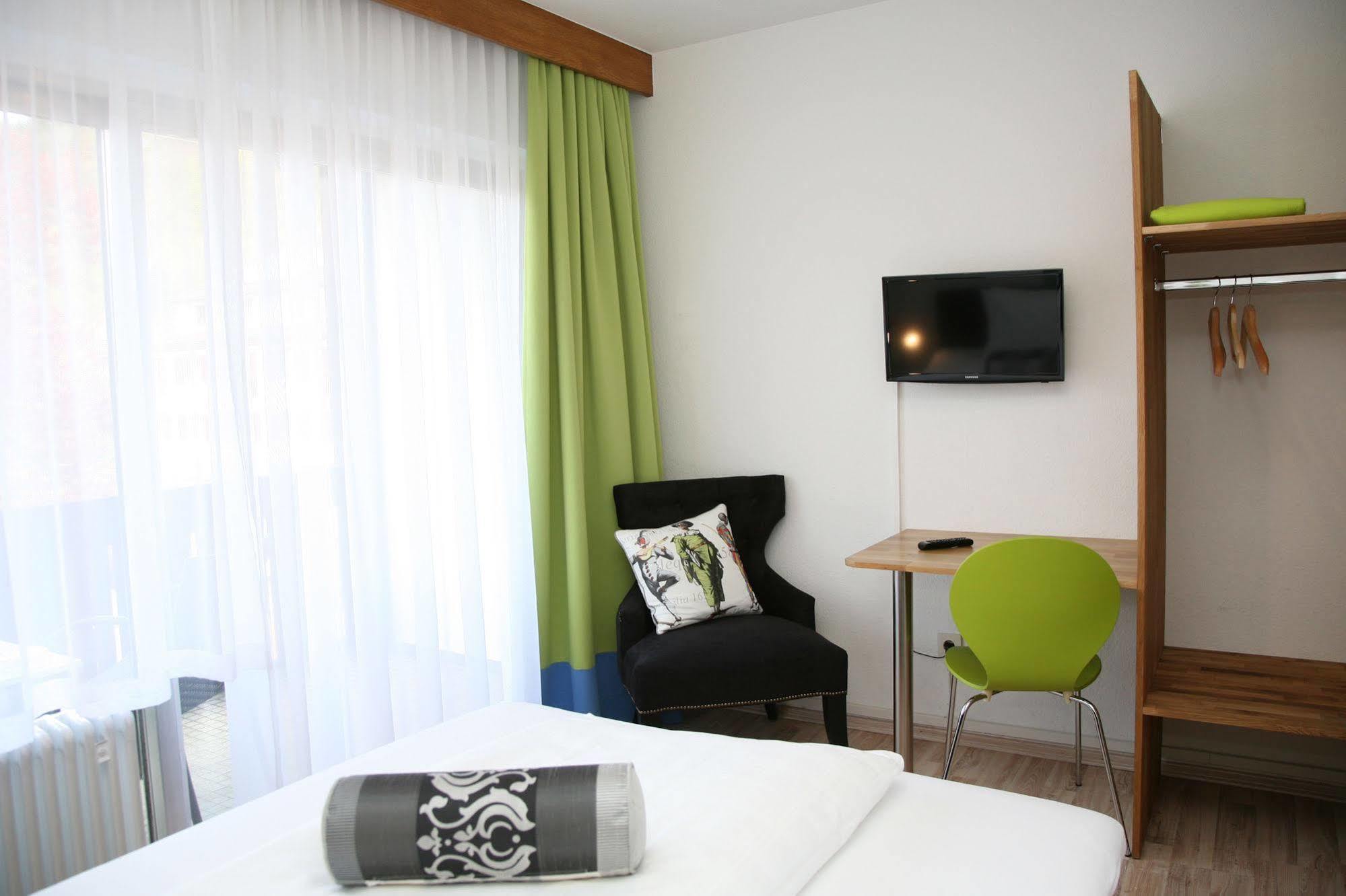 Ottenhofen im Schwarzwald Hotel Pflug מראה חיצוני תמונה