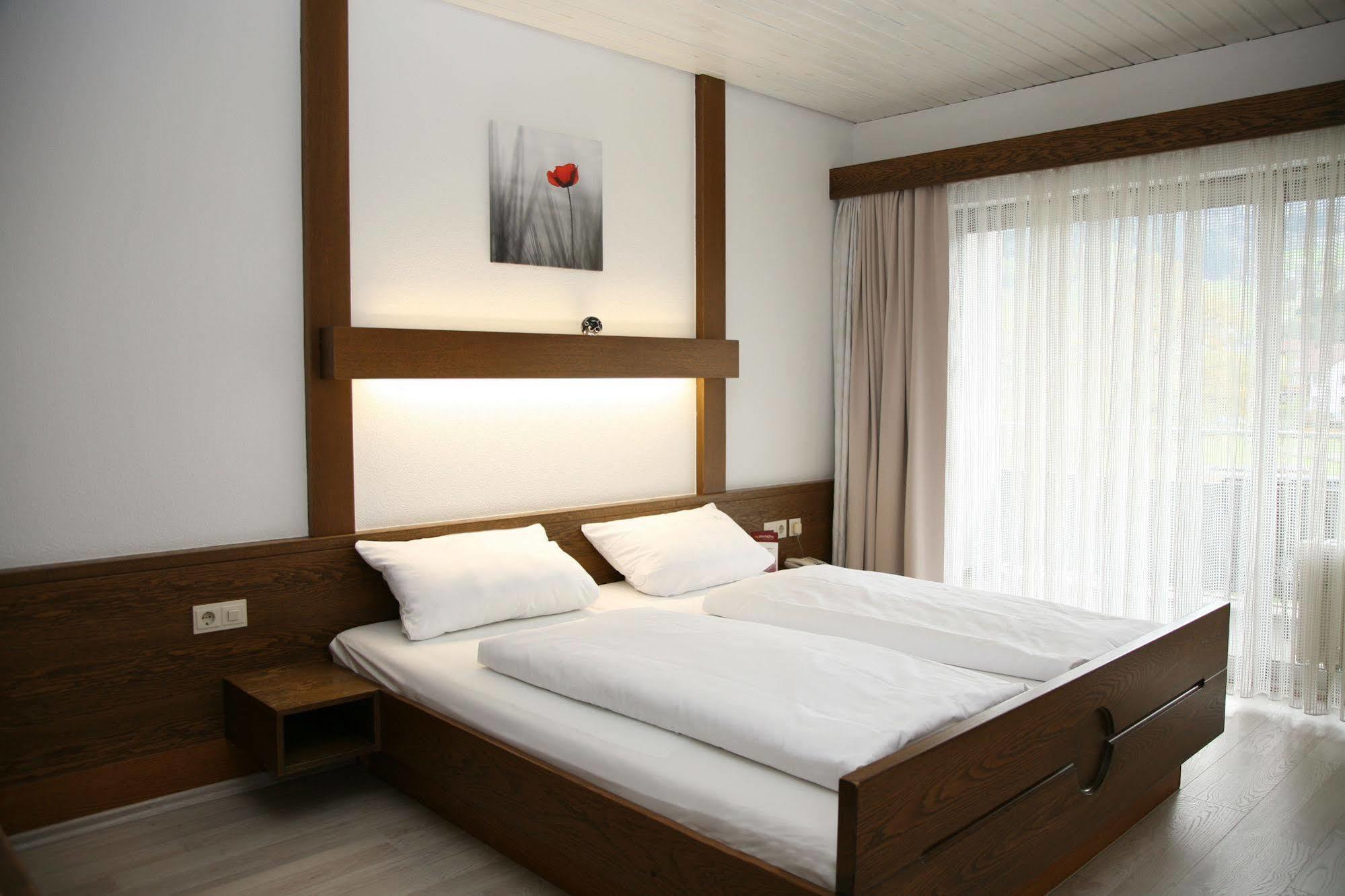 Ottenhofen im Schwarzwald Hotel Pflug מראה חיצוני תמונה
