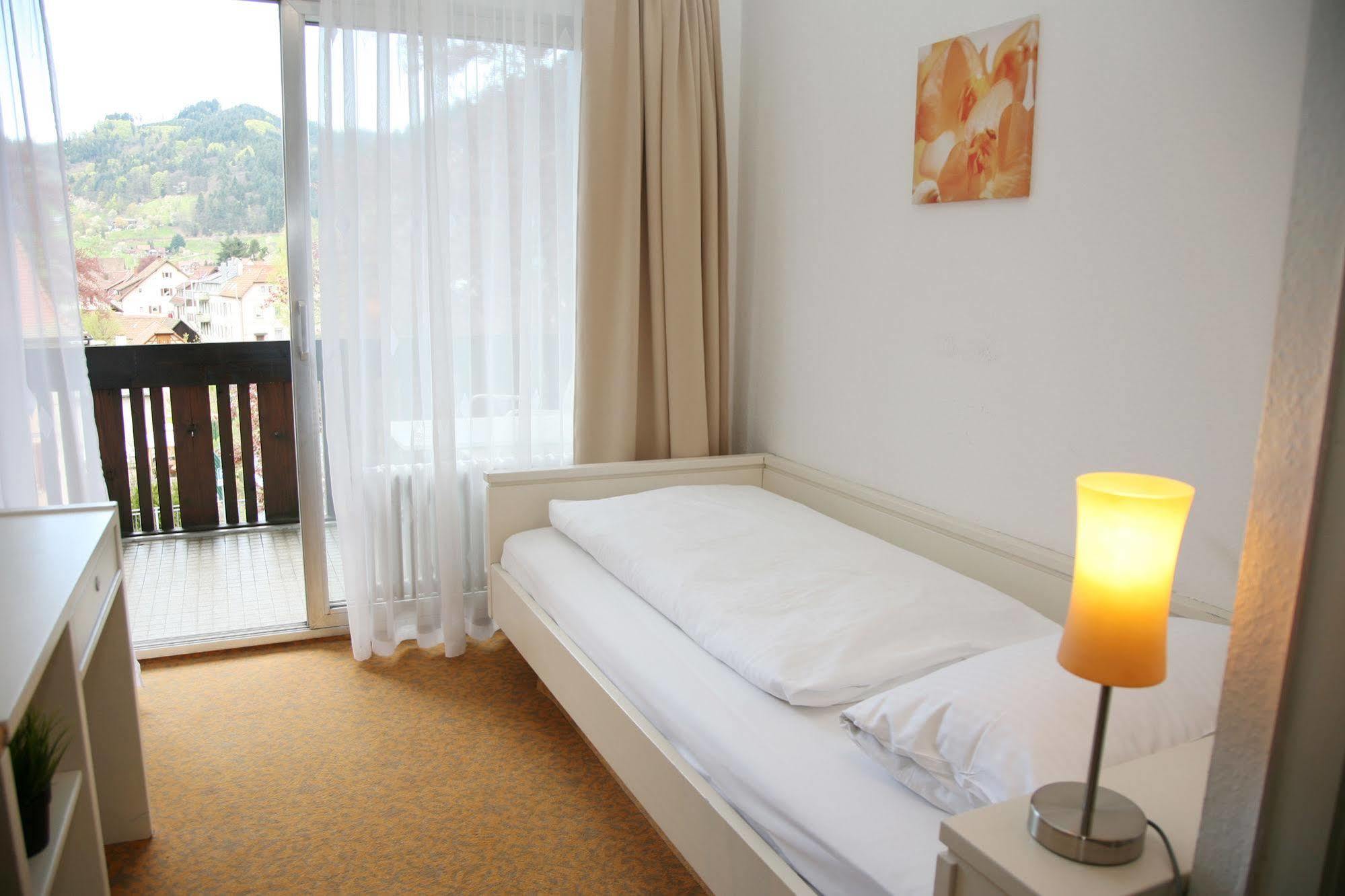 Ottenhofen im Schwarzwald Hotel Pflug מראה חיצוני תמונה