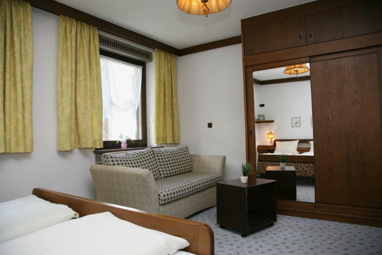 Ottenhofen im Schwarzwald Hotel Pflug מראה חיצוני תמונה
